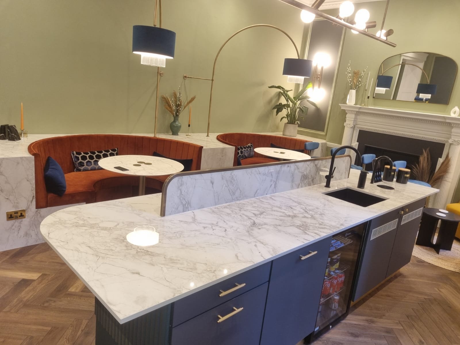 Office Lounge Island in Dekton Bergen Stonika — Dekton Bergen Stonika