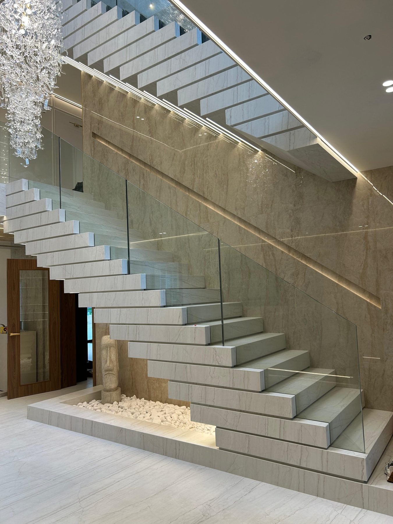 Staircase in Dekton Neural — Dekton Neural treads, Dekton Arga walls